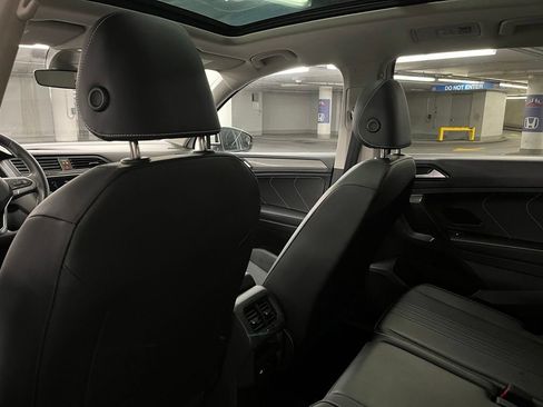 Used 2023 Volkswagen Tiguan SE w/ Panoramic Sunroof Package FWD image 21