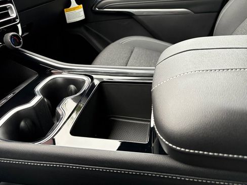 New 2025 Chevrolet Traverse LT w/ LPO, Floor Liner Package image 2