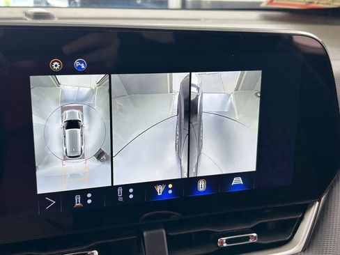 Used 2025 Chevrolet Equinox LT w/ Safety and Technology Package FWD image 28