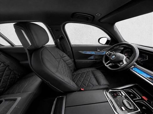 Used 2023 BMW 740i w/ Parking Assistance Package RWD image 10