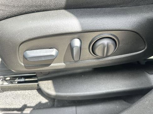 Used 2024 Chevrolet Equinox LT image 37