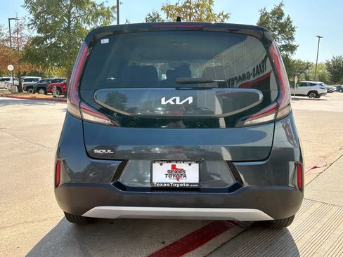 Used 2025 Kia Soul LX w/ LX Technology Package FWD image 7