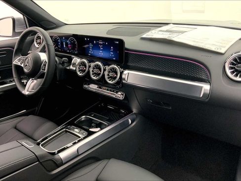 Used 2026 Mercedes-Benz GLB 250 image 11