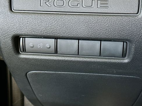 Used 2023 Nissan Rogue S image 17