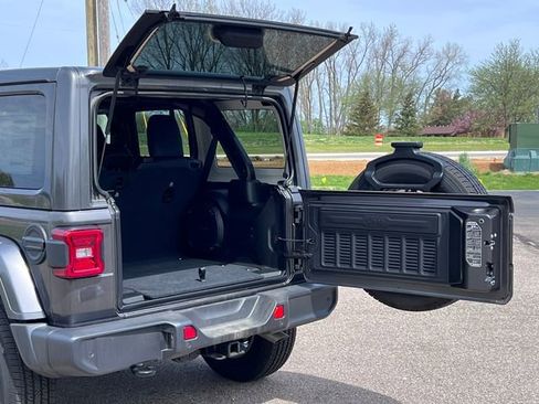 New 2025 Jeep Wrangler Unlimited Sahara AWD/4WD image 8