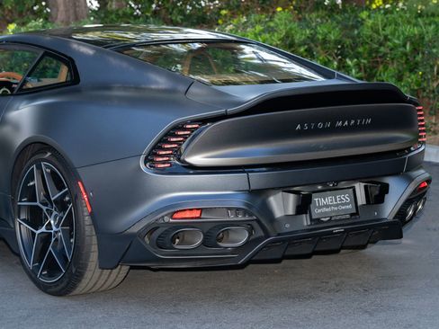 Used 2025 Aston Martin Vanquish image 24