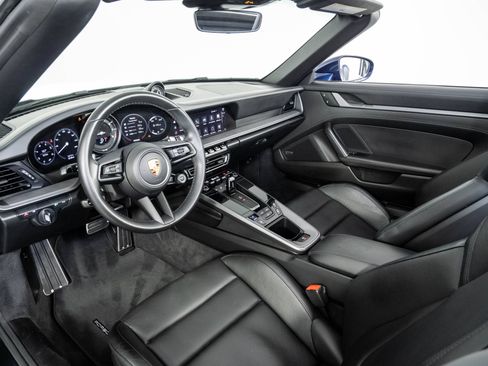 Used 2022 Porsche 911 Carrera RWD image 4