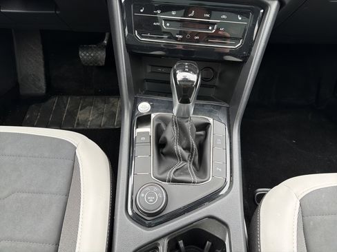 Used 2025 Volkswagen Taos SE w/ Panoramic Sunroof Package image 20