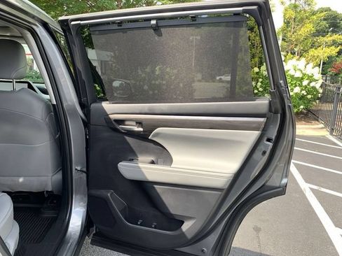 Certified 2026 Toyota Highlander Platinum AWD/4WD image 11
