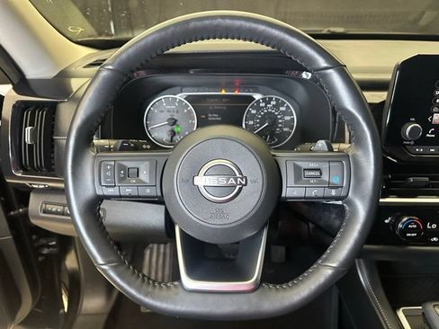 Used 2024 Nissan Pathfinder SV AWD/4WD image 25