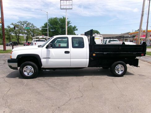 Used 2007 Chevrolet Silverado 2500 W/T w/ Skid Plate Package AWD/4WD image 2