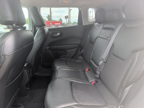 Used 2018 Jeep Compass Latitude AWD/4WD image 19