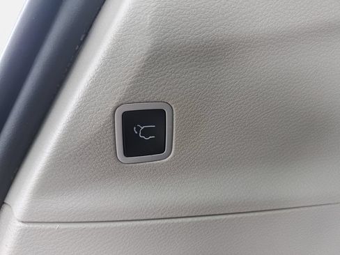Certified 2023 Chrysler Voyager LX FWD image 16
