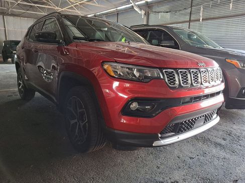 Used 2025 Jeep Compass Limited AWD/4WD image 2