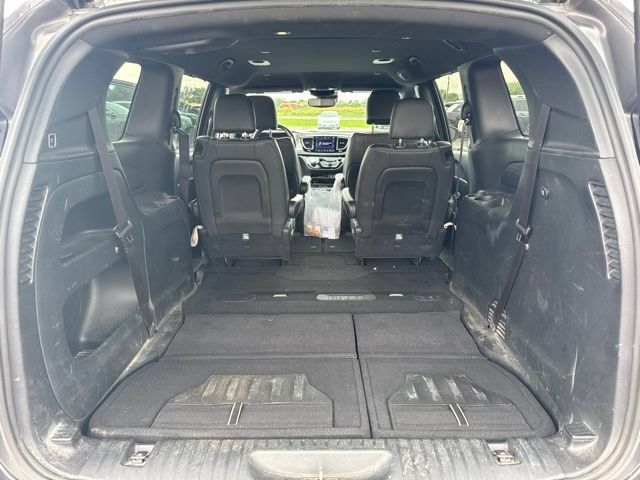 Used 2020 Chrysler Pacifica Touring-L w/ Advanced Safetytec Group AWD/4WD image 13