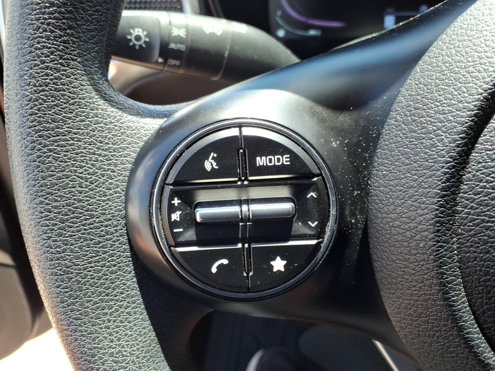 Used 2024 Kia Soul LX w/ LX Technology Package FWD image 25