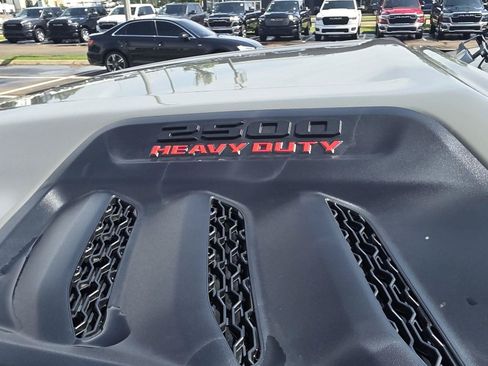 New 2026 RAM 2500 Laramie AWD/4WD image 36
