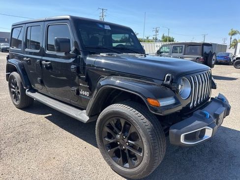 Used 2023 Jeep Wrangler Unlimited Sahara w/ Cold Weather Group AWD/4WD image 3