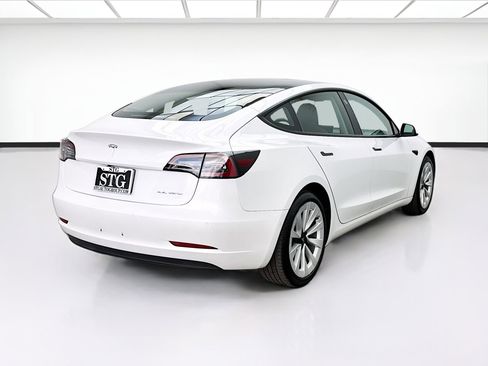Used 2022 Tesla Model 3 Long Range AWD/4WD image 4