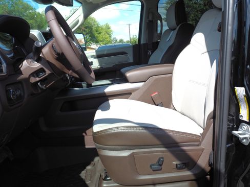 New 2025 RAM 2500 Laramie image 11