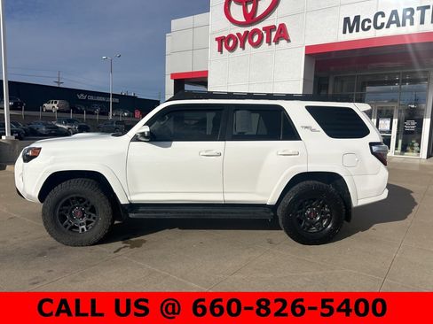 Used 2018 Toyota 4Runner TRD Off-Road image 10