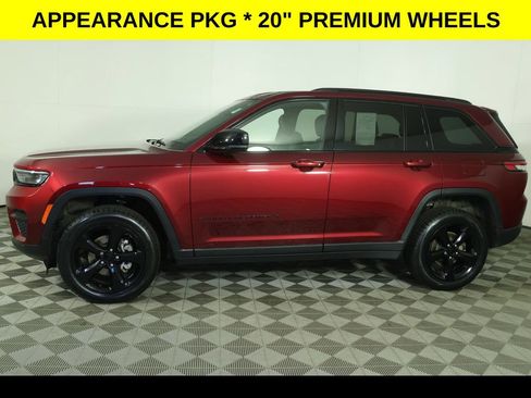 Used 2023 Jeep Grand Cherokee Altitude AWD/4WD image 7