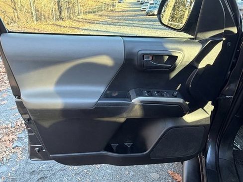Used 2019 Toyota Tacoma 4x4 Double Cab image 14