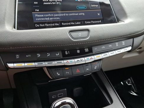 Used 2023 Cadillac XT4 Luxury w/ Cold Weather Package AWD/4WD image 15