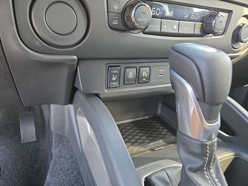 New 2025 Nissan Frontier SV w/ SV Convenience Package image 26