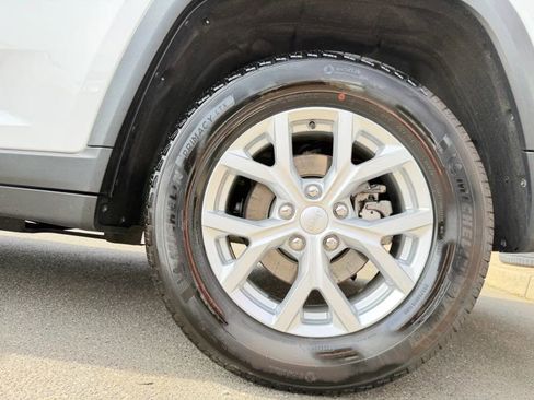 Used 2024 Jeep Grand Cherokee Limited AWD/4WD image 34