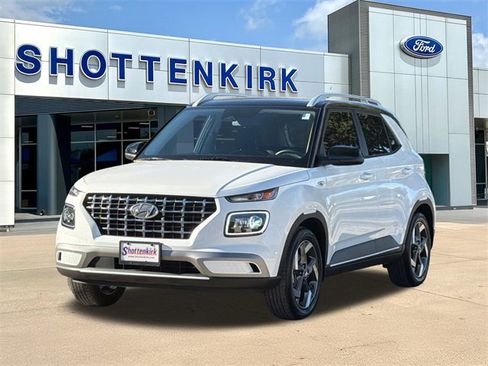 Used 2025 Hyundai Venue Limited image 3