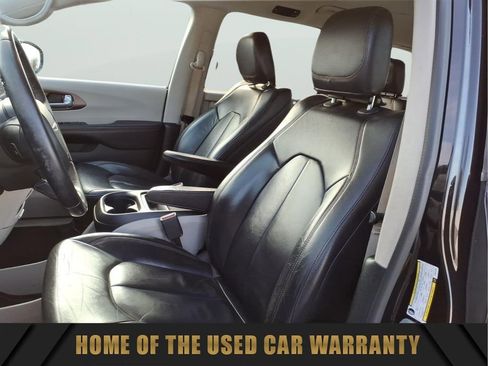 Used 2017 Chrysler Pacifica Touring-L FWD image 14