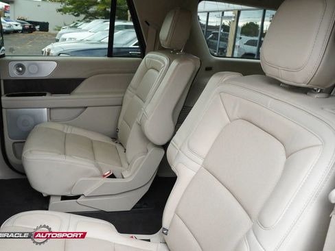 Used 2019 Lincoln Navigator L Reserve image 25