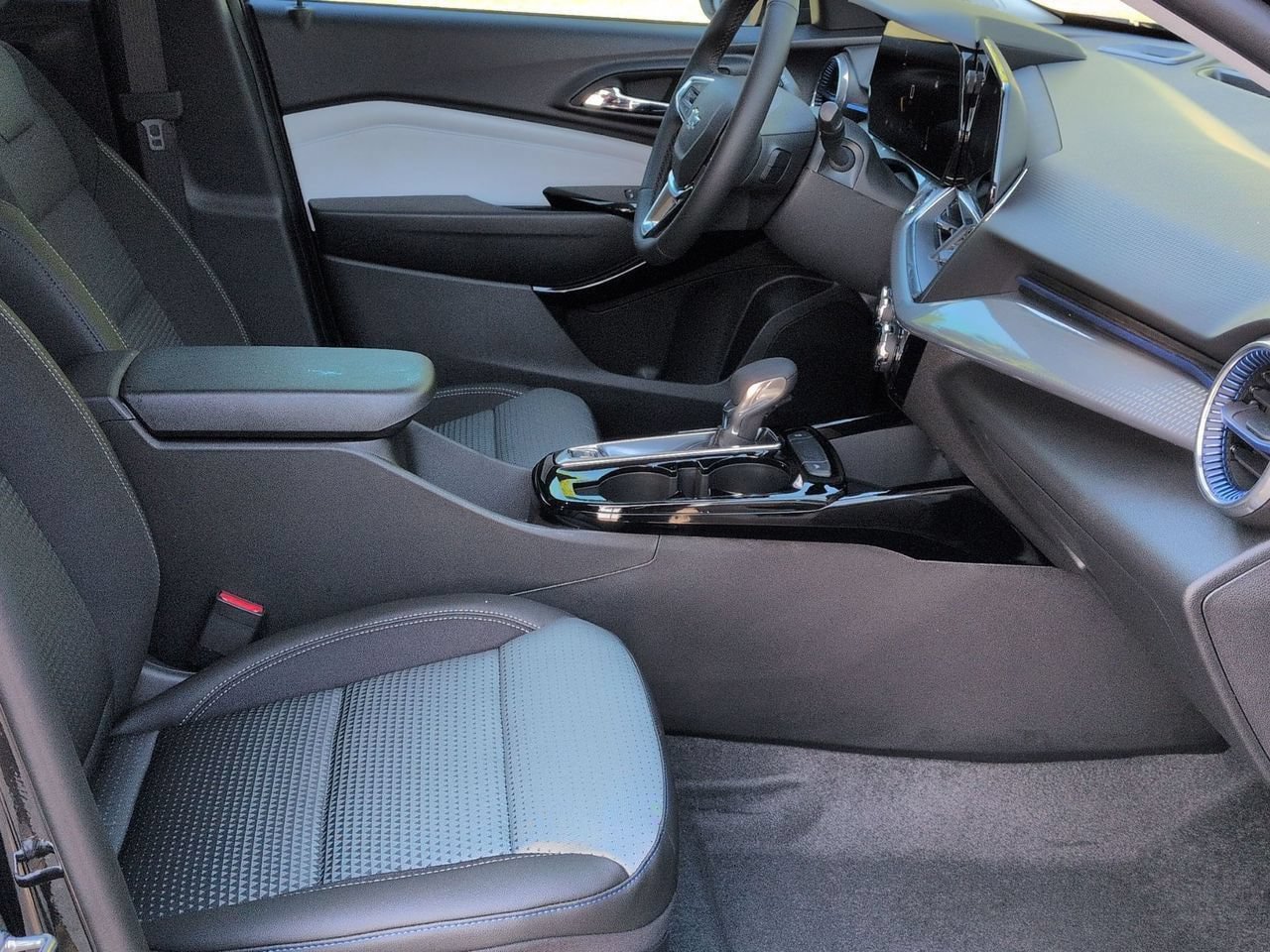 New 2026 Chevrolet Trax LT w/ Driver Confidence Package FWD image 26