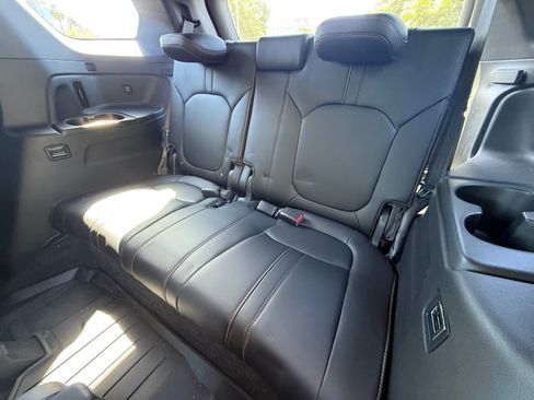 Used 2025 Honda Pilot TrailSport image 21