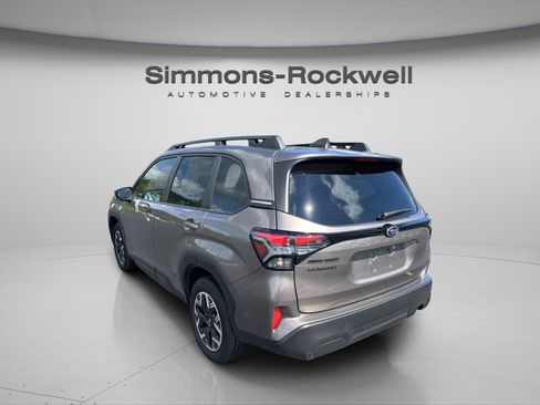 Used 2025 Subaru Forester Premium AWD/4WD image 3