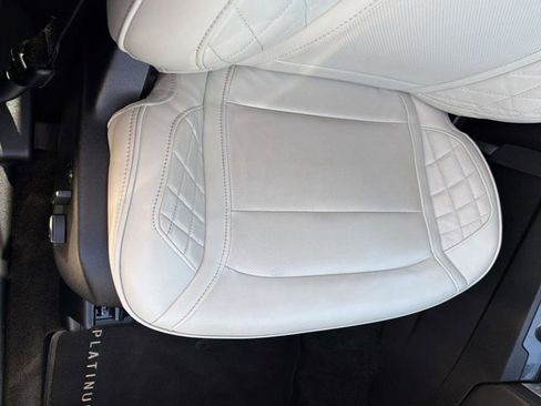 Used 2018 Ford Explorer Platinum image 19