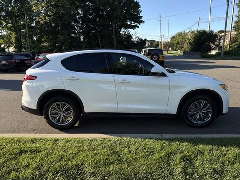Used 2023 Alfa Romeo Stelvio Sprint AWD/4WD image 9