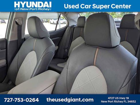 Used 2019 Toyota Camry XLE FWD image 7