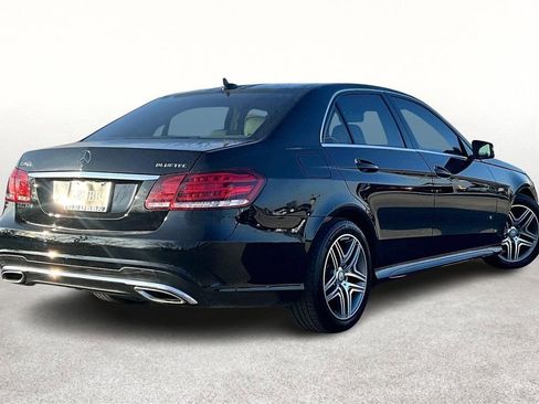 Used 2016 Mercedes-Benz E 250 Sedan w/ Premium Package image 2