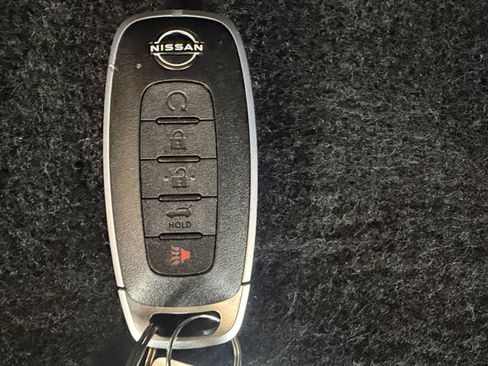 Used 2025 Nissan Pathfinder SL AWD/4WD image 32