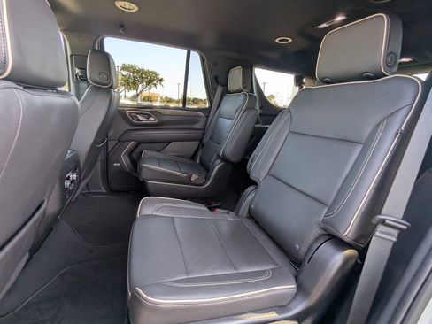 Used 2022 GMC Yukon SLT w/ SLT Luxury Package image 17