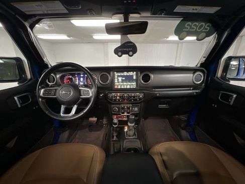 Used 2022 Jeep Gladiator Rubicon w/ Cold Weather Group image 19