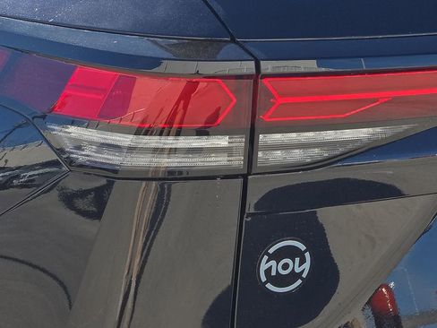 New 2026 Volkswagen Tiguan SE image 9