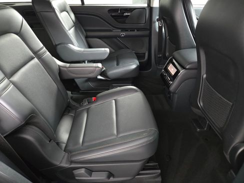 New 2026 Lincoln Aviator 2WD w/ Jet Appearance Package image 19