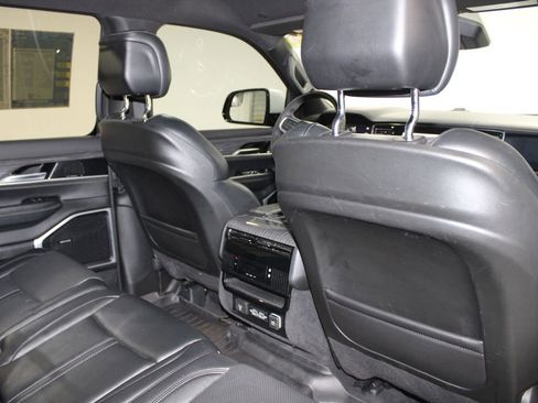 Used 2022 Jeep Wagoneer Series II AWD/4WD image 36