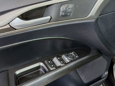 Used 2020 Ford Fusion SEL image 19