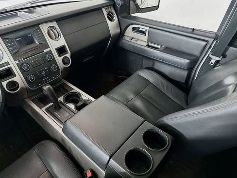 Used 2017 Ford Expedition XLT image 11