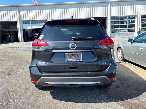 Used 2017 Nissan Rogue SV w/ Sun & Sound Touring Package FWD image 9