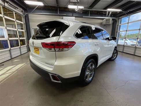 Used 2017 Toyota Highlander Limited Platinum AWD/4WD image 5